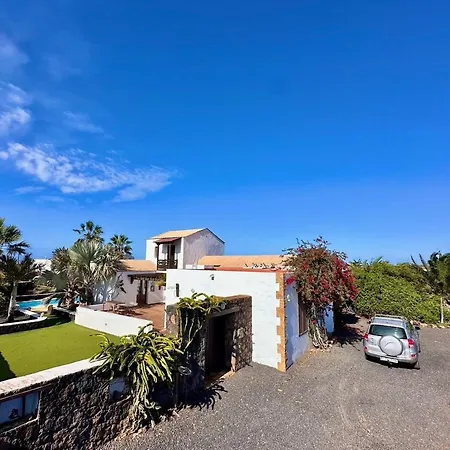 Villa Sonrisa - Family & Surf Escape & Private Pool *
