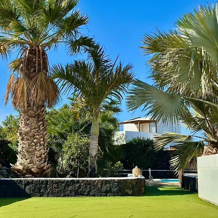 Sonrisa - Family & Surf Escape & Private Pool Villa La Oliva